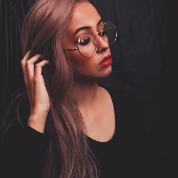 Meet your Posher, Ariel - Picture 1 of 1